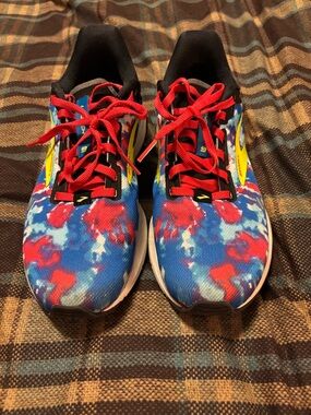 EUC Brooks Women's Athletic Shoes in Blue, Red, Yellow Tie Dye Size 8